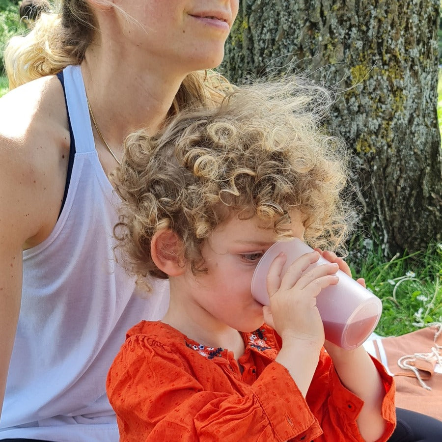 Les enfants peuvent boire de l'Hibiscus mieux que du sirop sucré